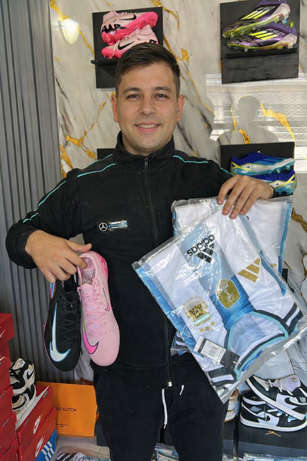 Entrega de botines y camisetas de la Selección