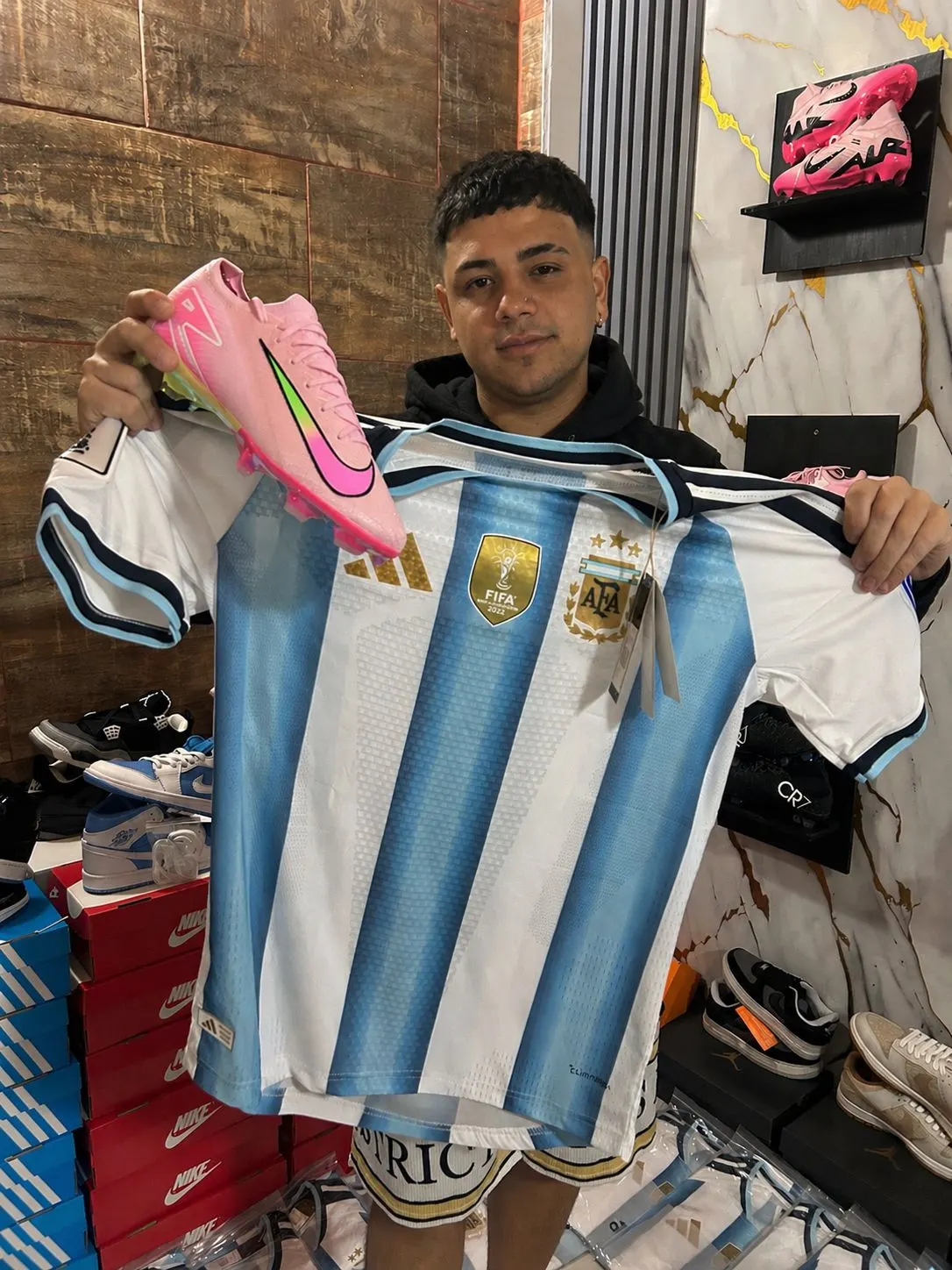 Entrega de botín y camiseta de la Selección Argentina