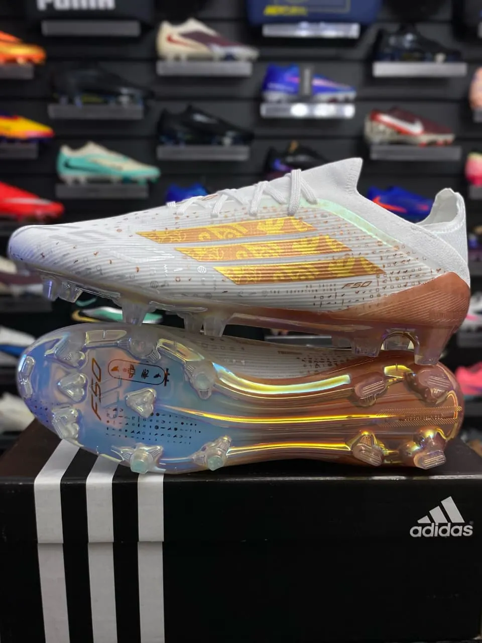 Adidas Adidas F50 Blanco y Dorado — botín, foto principal